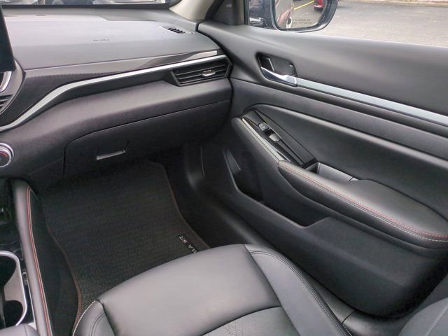 Used 2024 Nissan Altima 2.5 SR w/ SR Premium Package FWD image 17