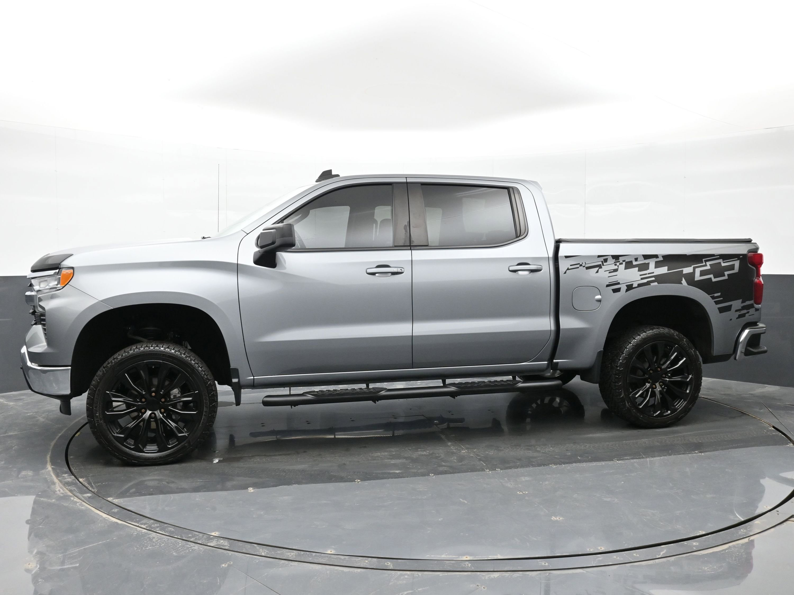 Used 2023 Chevrolet Silverado 1500 LT w/ Protection Package image 5