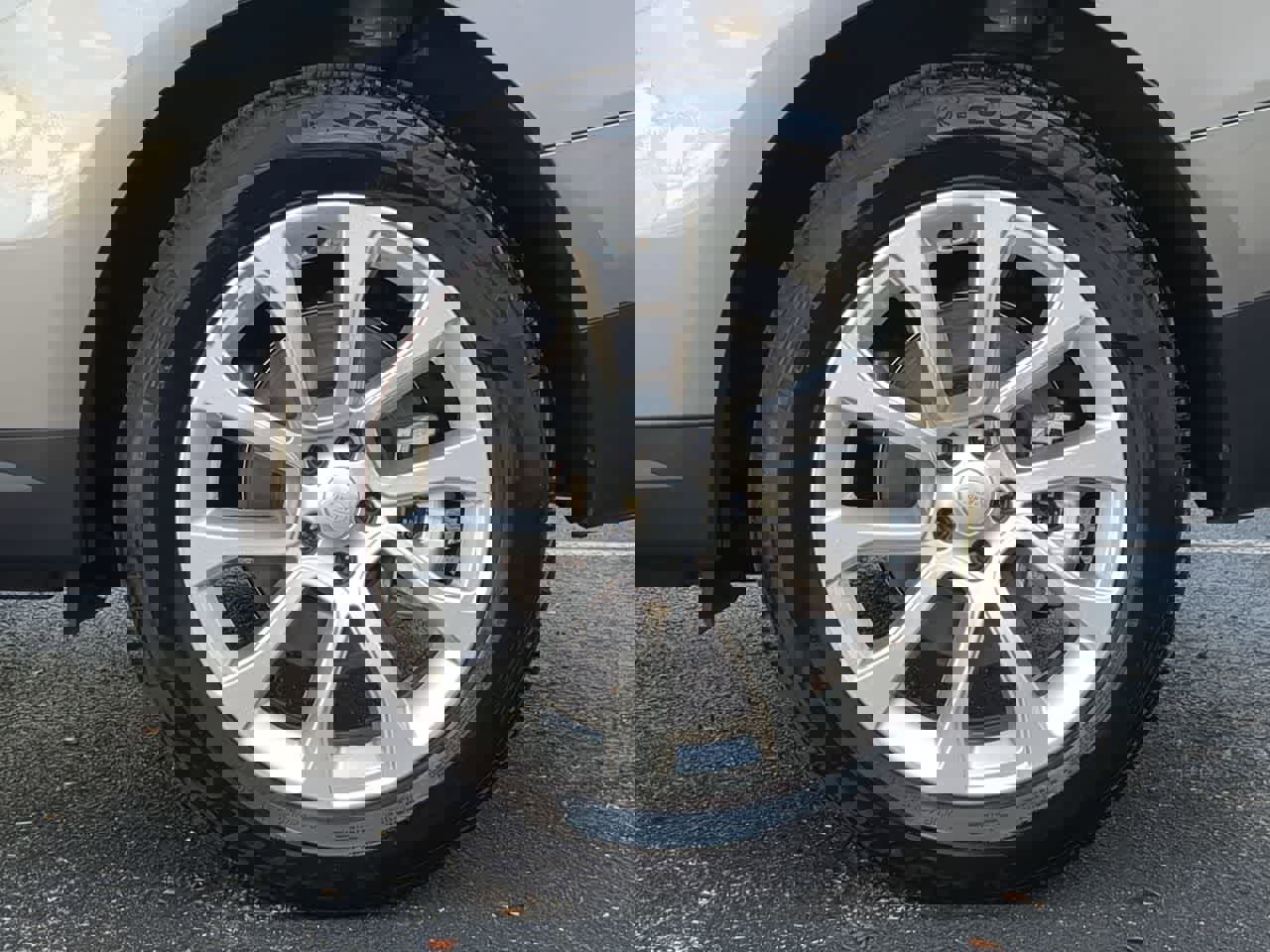 Used 2025 Land Rover Range Rover Sport SE image 14