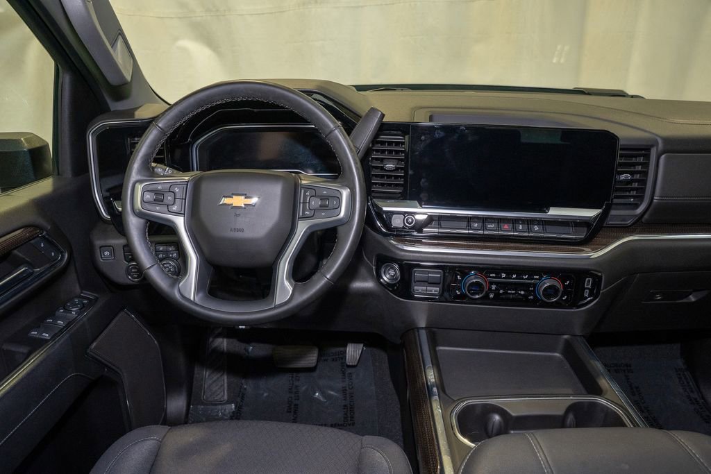 Used 2024 Chevrolet Silverado 2500 LT w/ Convenience Package image 6