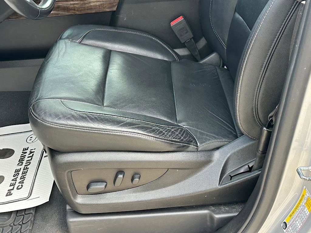 Used 2019 Chevrolet Suburban LT image 13