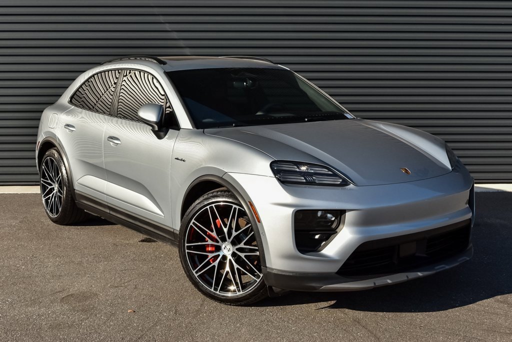 Certified 2025 Porsche Macan 4S Electric w/ Premium Package image 27