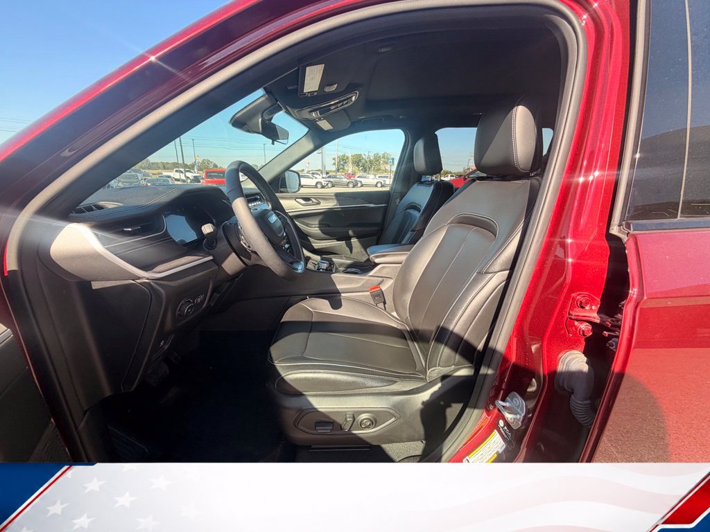 Used 2025 Jeep Grand Cherokee L Limited AWD/4WD image 13