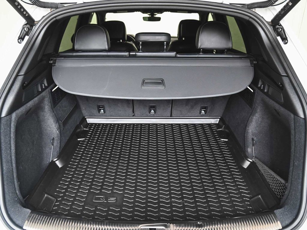 Used 2025 Audi SQ5 Premium Plus w/ Premium Plus Package image 36