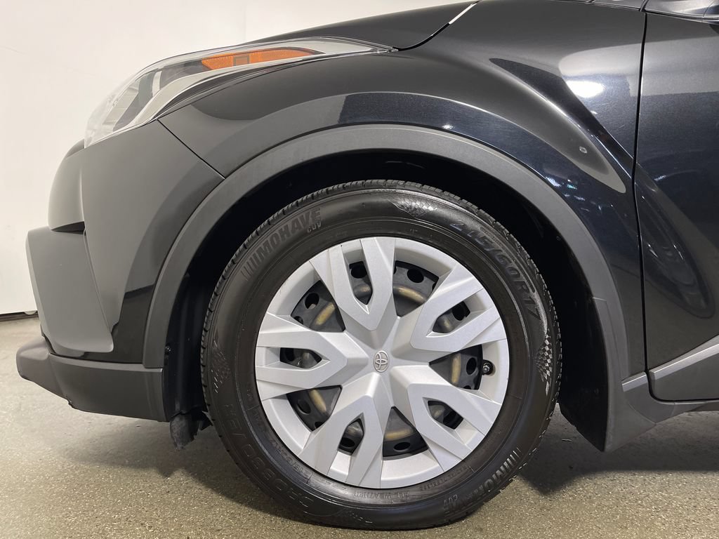 Used 2019 Toyota C-HR LE FWD image 11