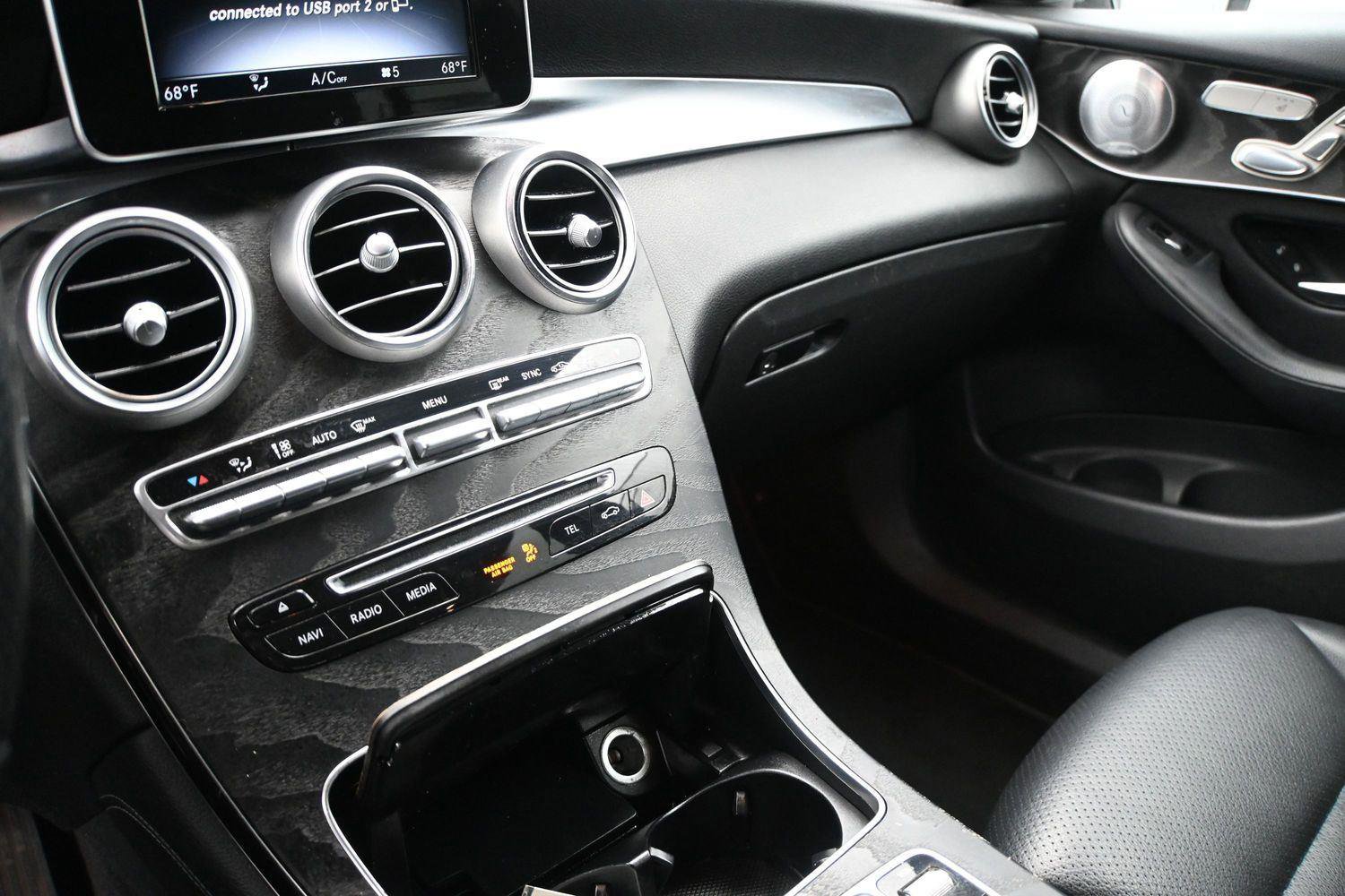 Used 2018 Mercedes-Benz GLC 300 4MATIC image 4