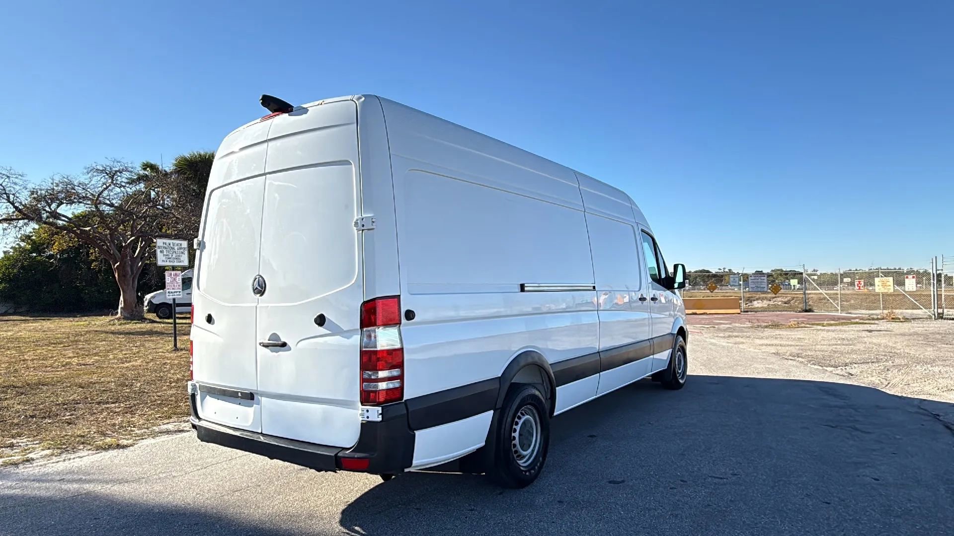 Used 2017 Mercedes-Benz Sprinter 2500 image 5