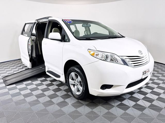 Used 2017 Toyota Sienna LE