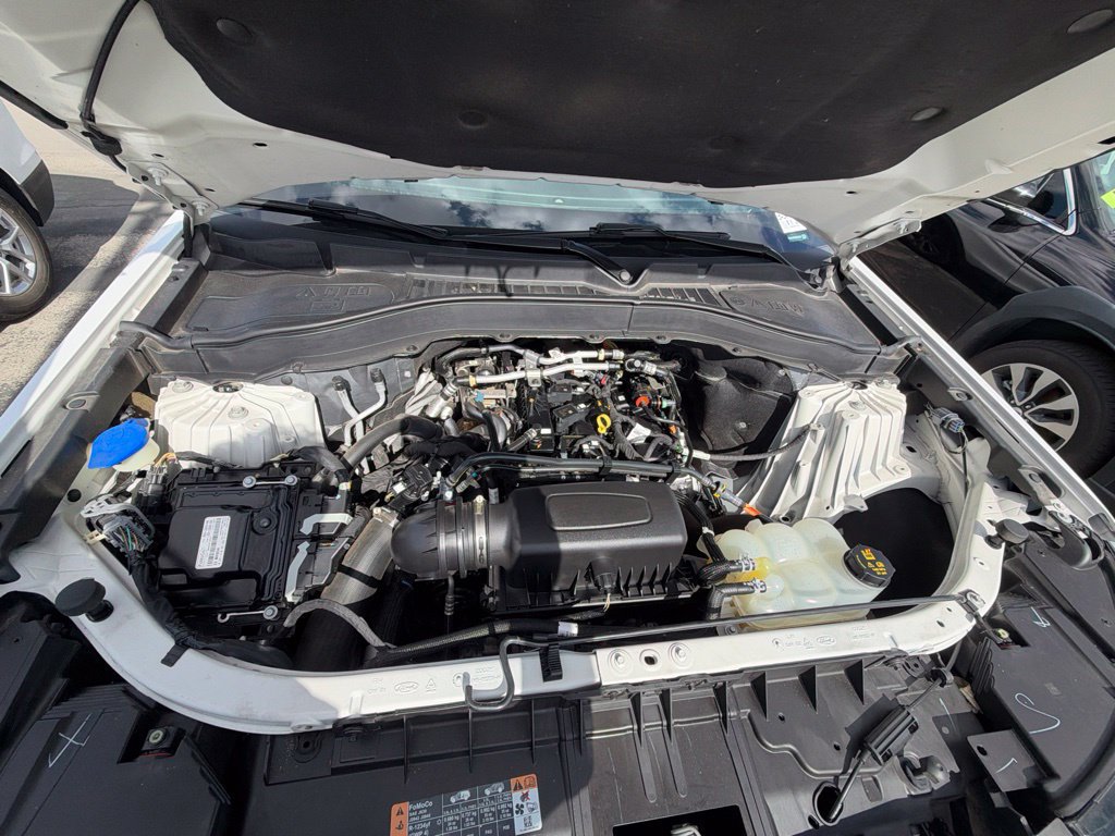 Used 2021 Ford Explorer XLT w/ Equipment Group 202A RWD image 12