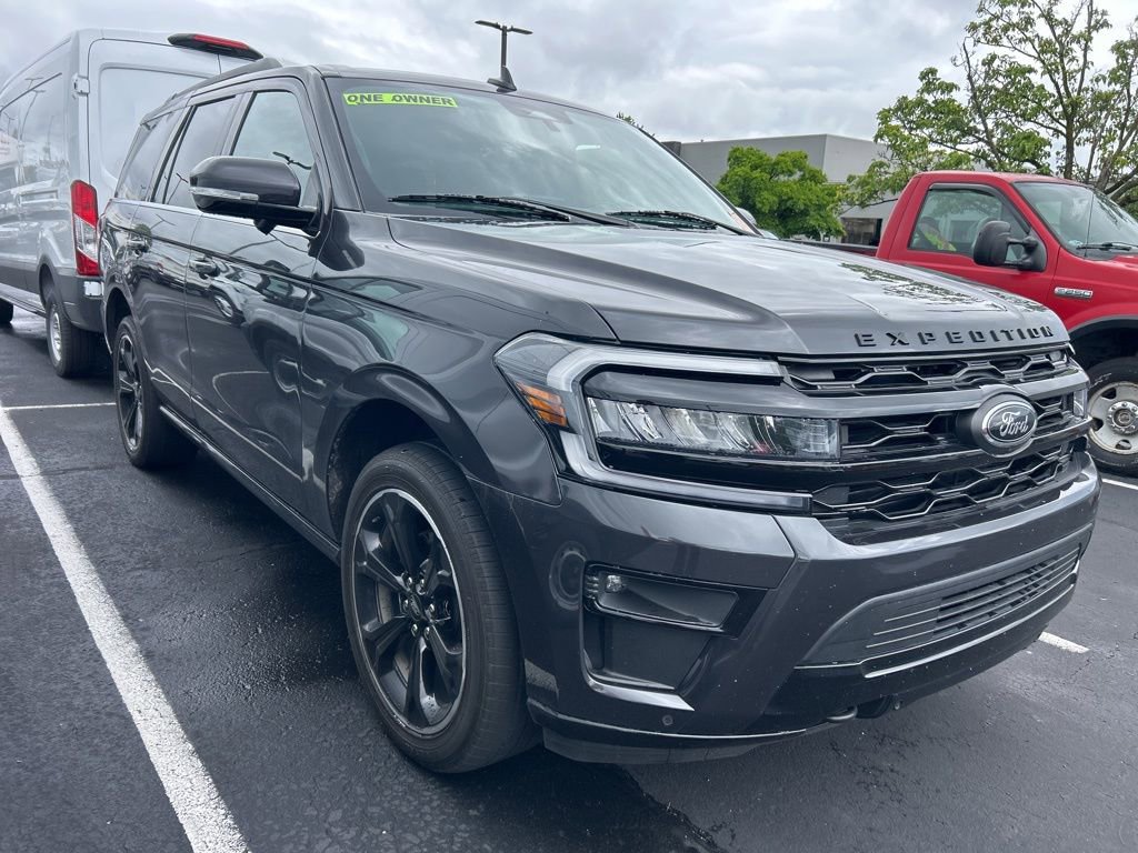 Used 2023 Ford Expedition Limited AWD/4WD image 2