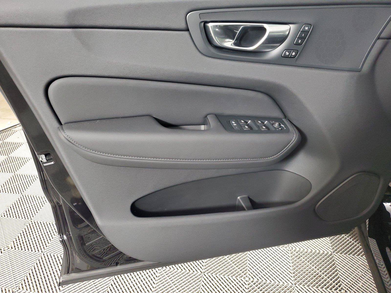 New 2026 Volvo XC60 B5 Core AWD/4WD image 19