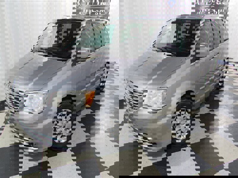 Used 2014 Chrysler Town & Country Touring image 99