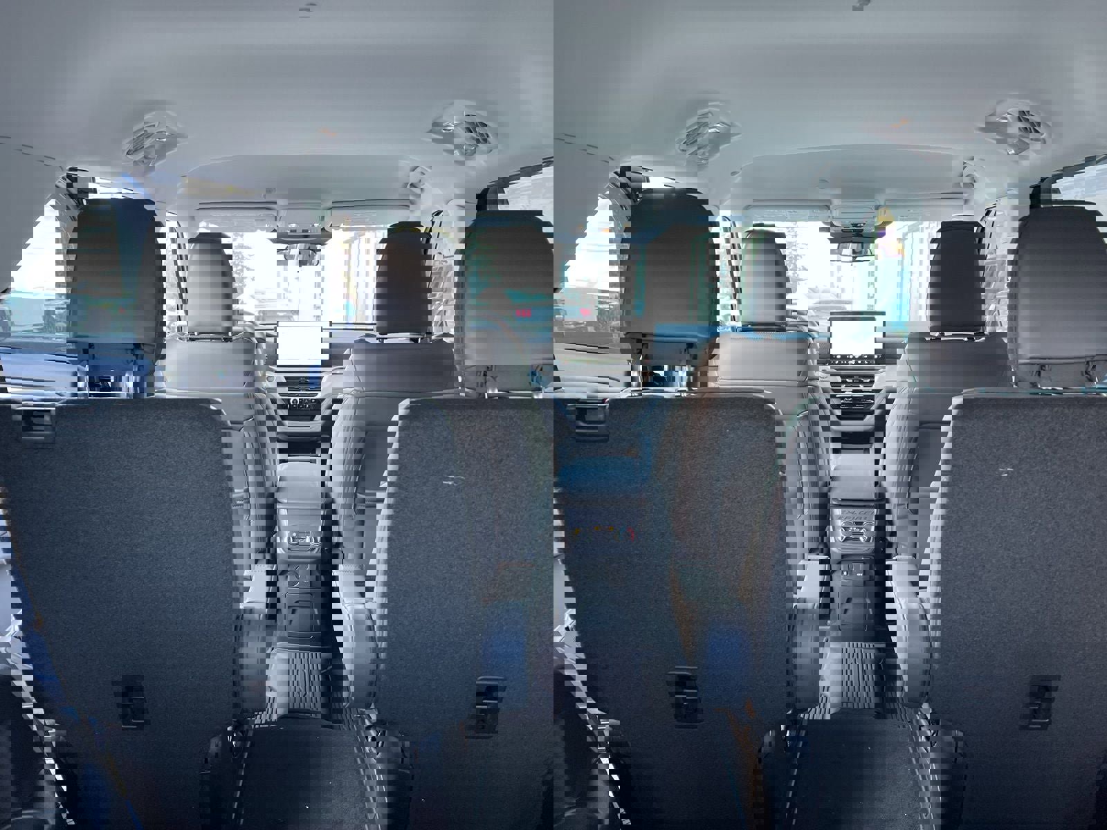 New 2025 Ford Explorer Active w/ Active Comfort Package image 12