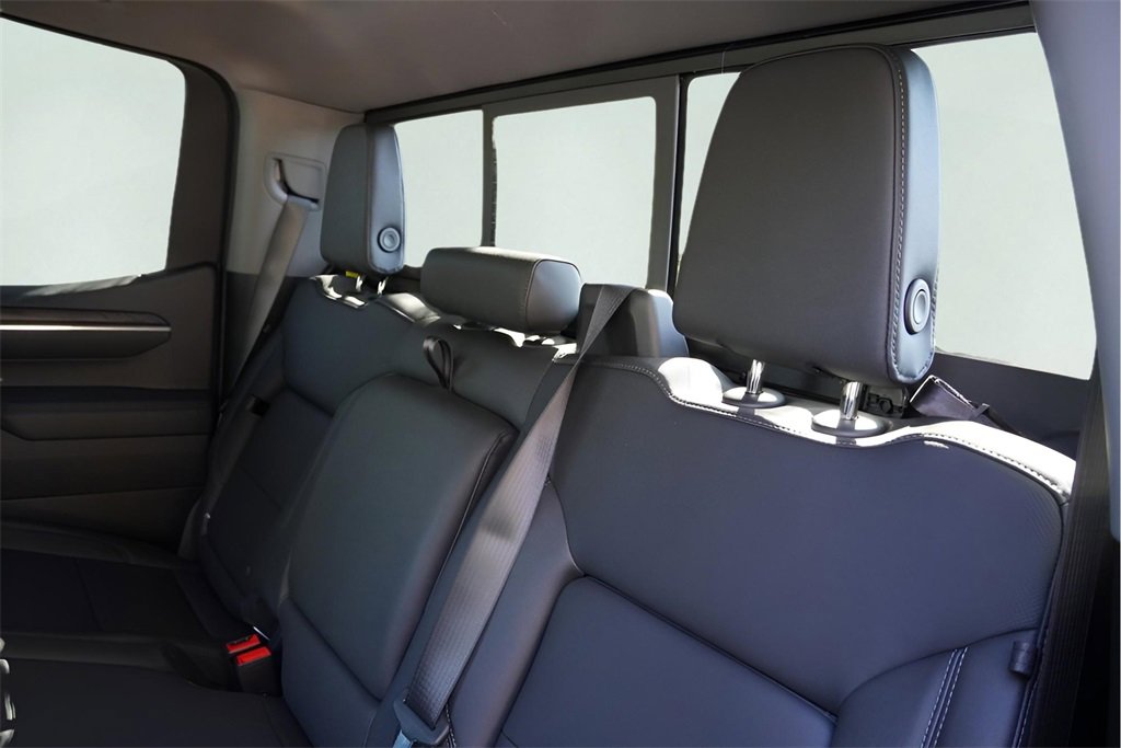 New 2026 GMC Sierra 1500 SLT image 23