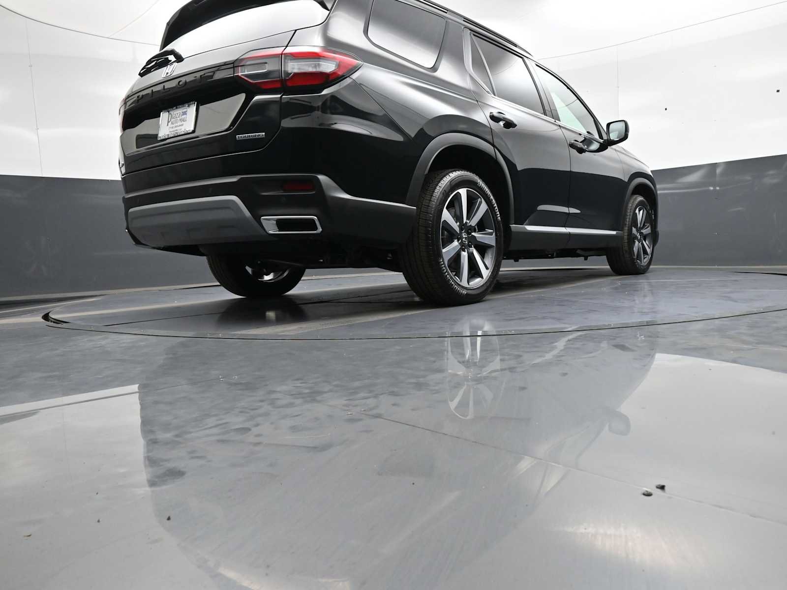 Certified 2025 Honda Pilot Touring image 33