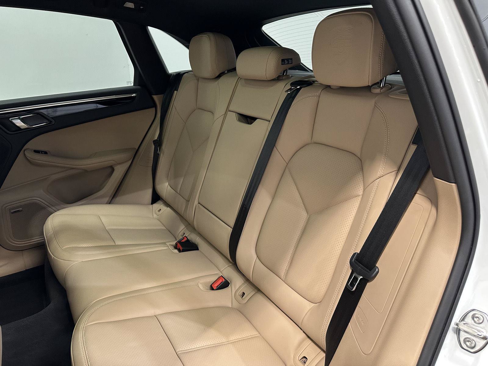 Certified 2025 Porsche Macan AWD/4WD image 35