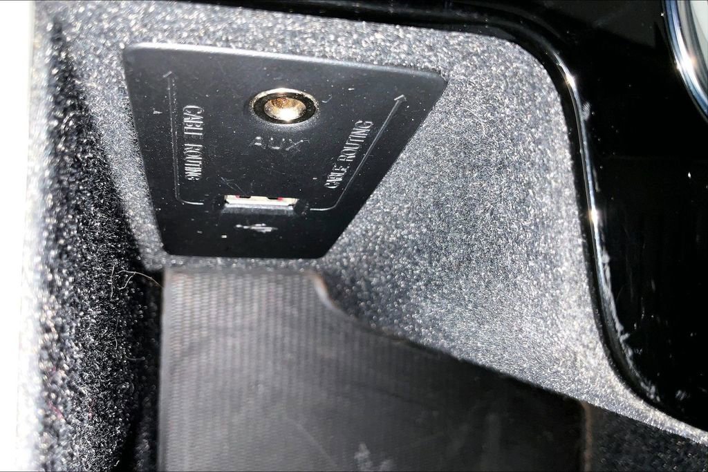 Used 2017 Volvo XC90 T6 Momentum w/ Vision Package image 35