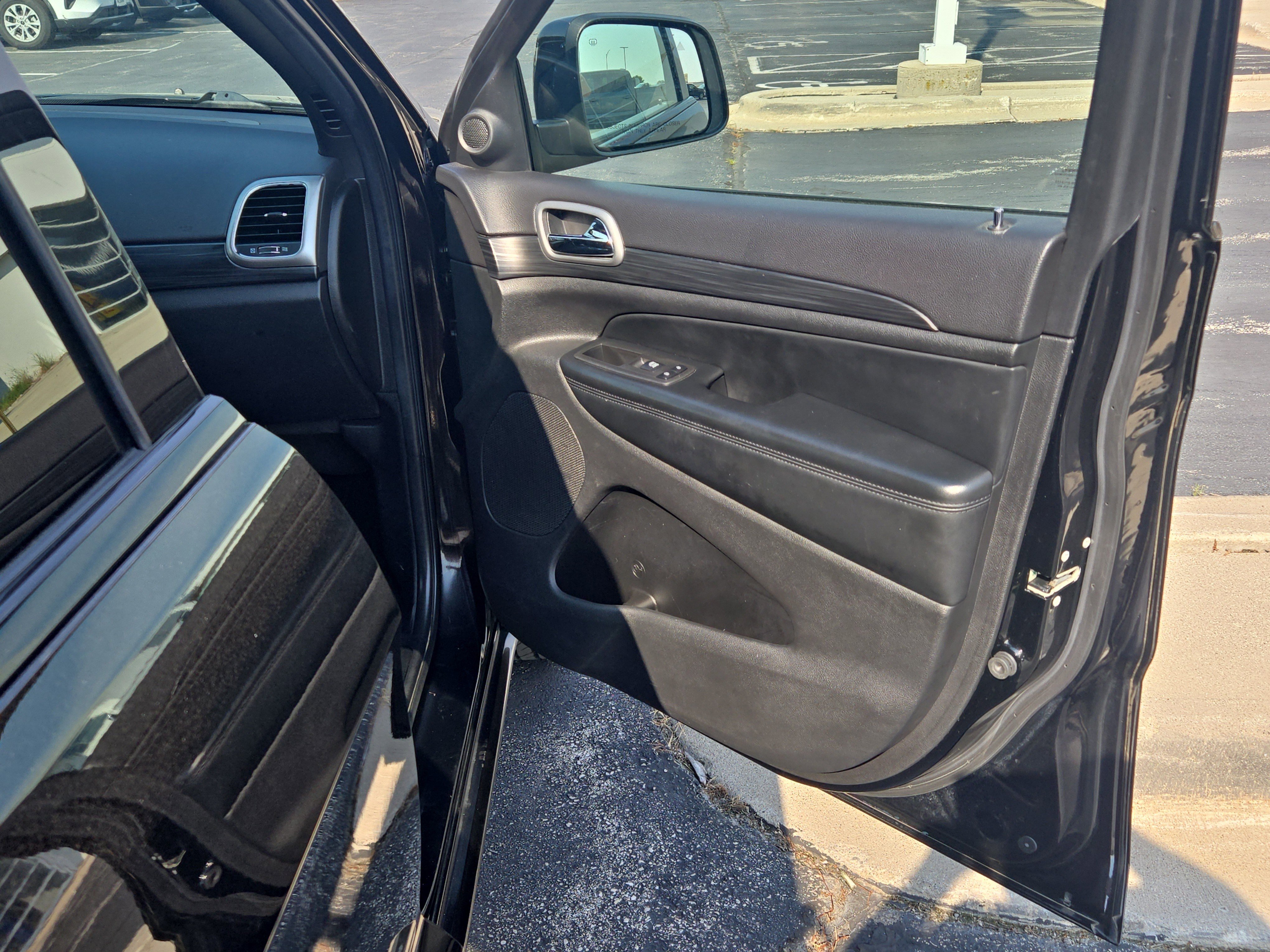 Used 2022 Jeep Grand Cherokee Laredo X image 21