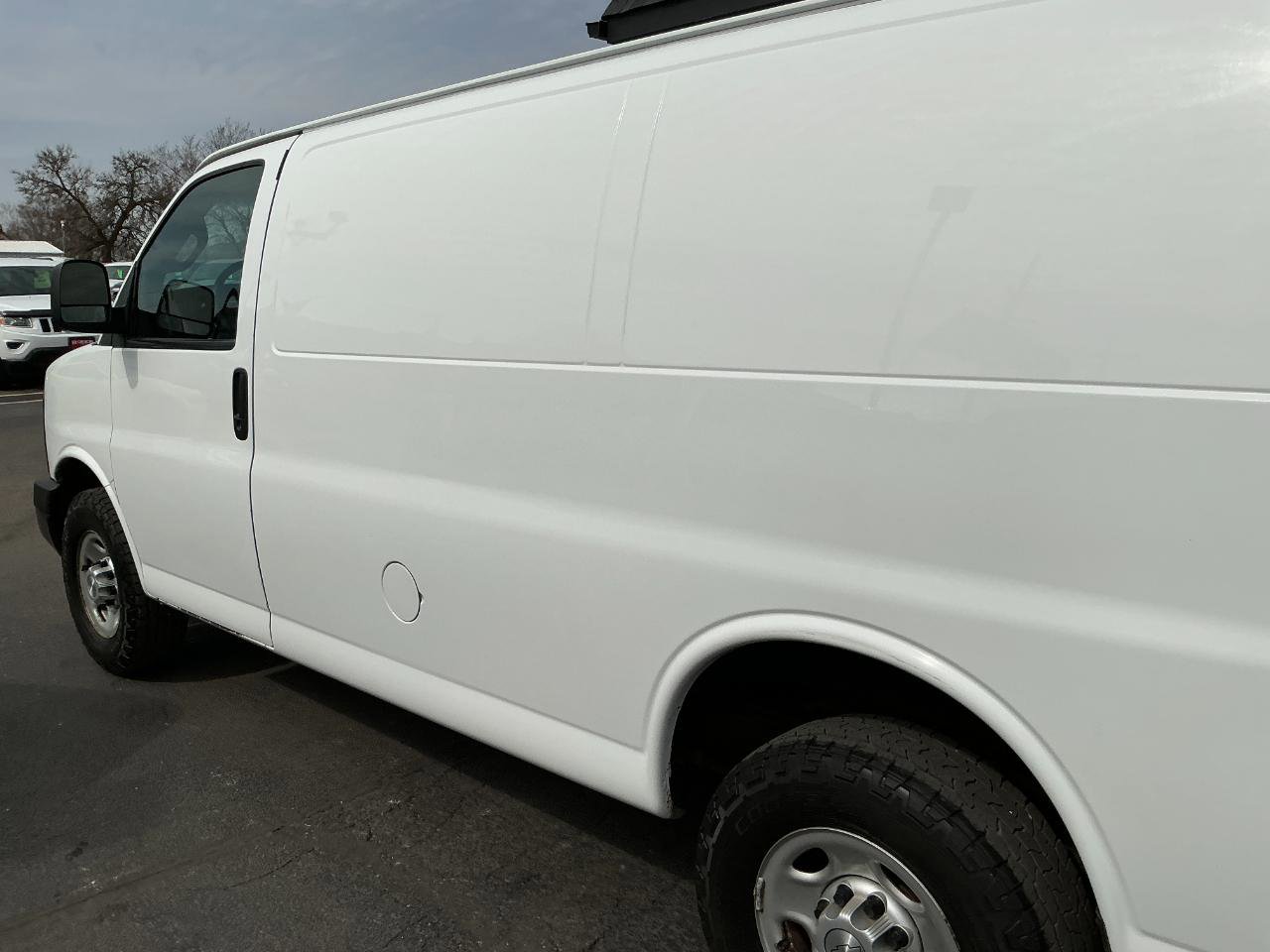 Used 2016 Chevrolet Express 2500 image 27