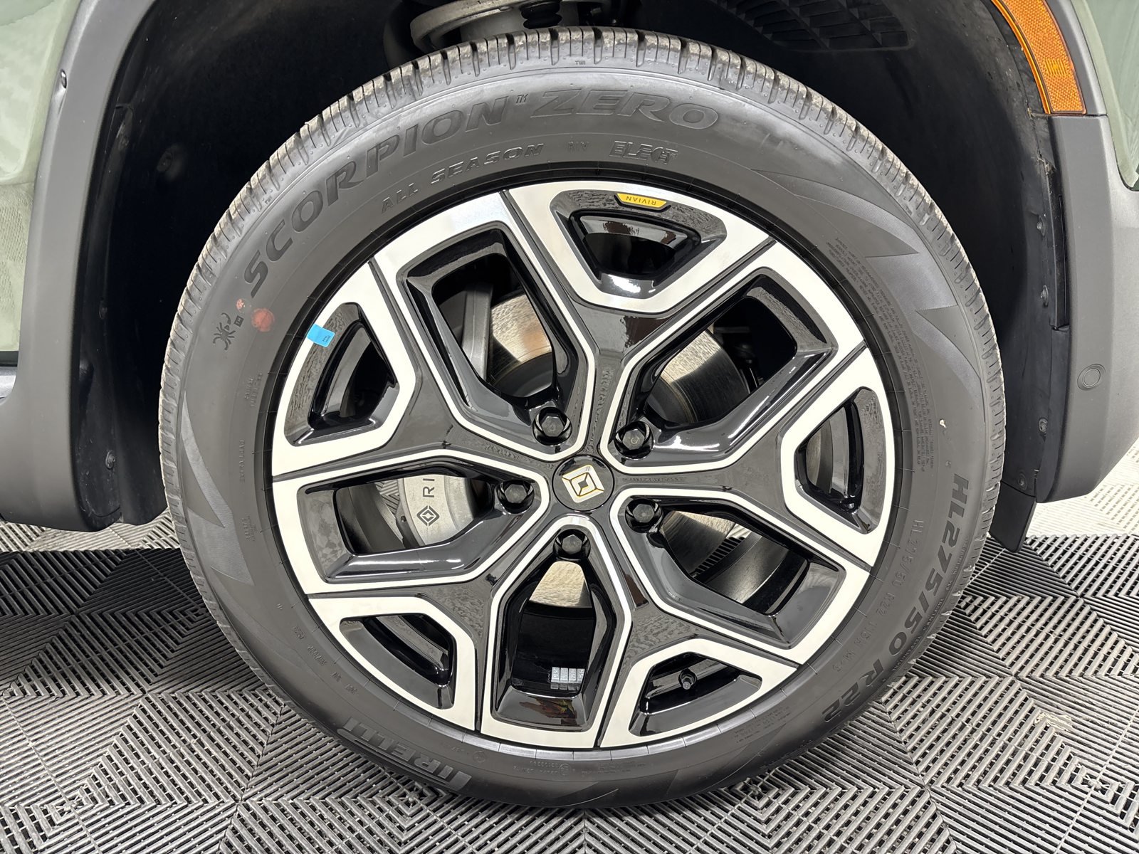 Used 2024 Rivian R1T Adventure Dual AWD/4WD image 11