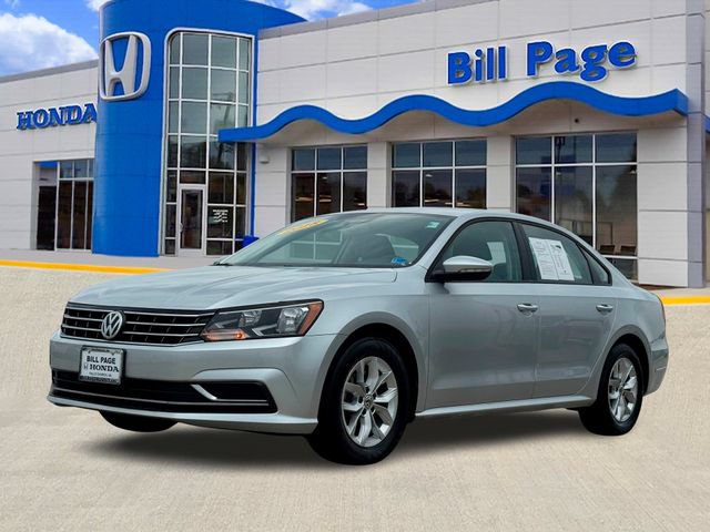 Used 2018 Volkswagen Passat 2.0T S w/ Driver Assistance Package FWD image 2