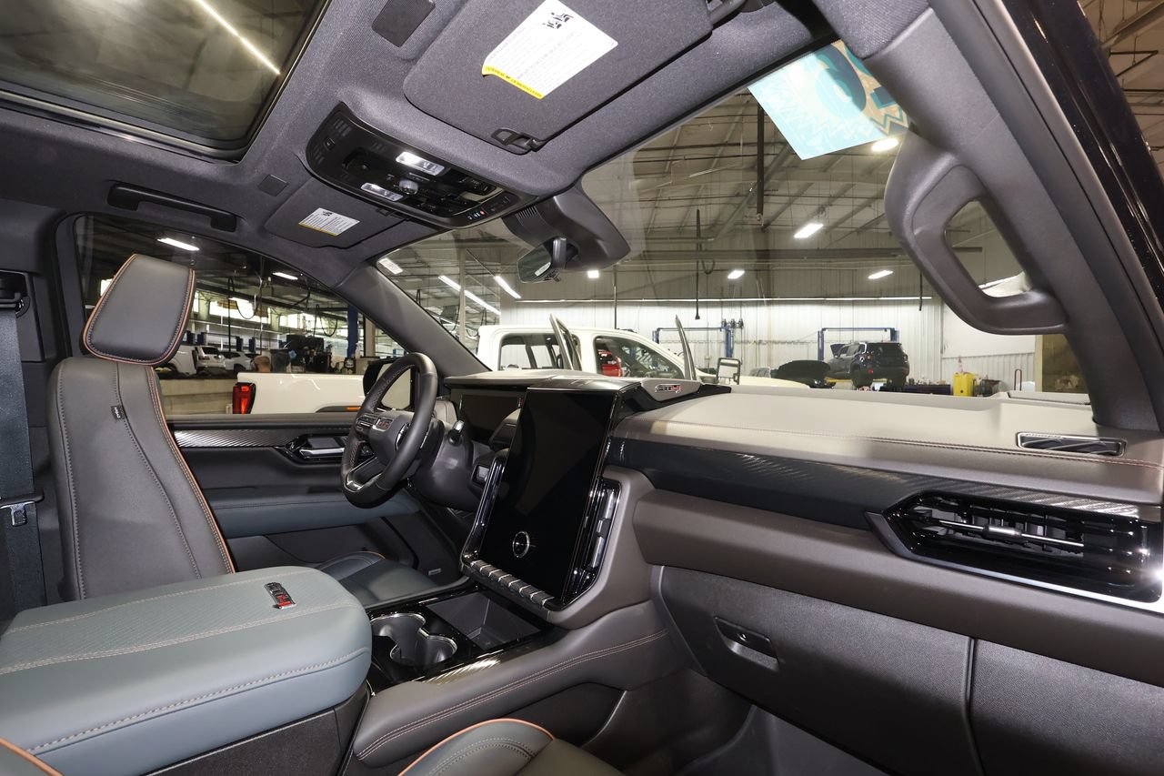 Used 2026 GMC Yukon AT4 w/ AT4 Premium Package AWD/4WD image 32
