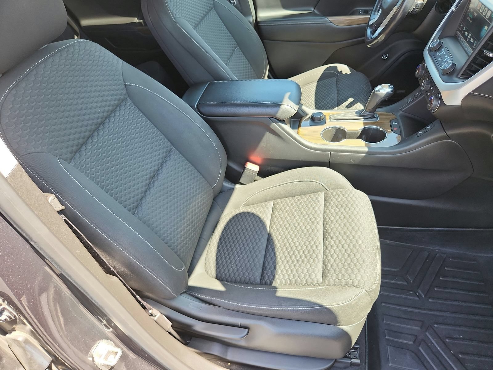 Used 2017 GMC Acadia SLE FWD image 26
