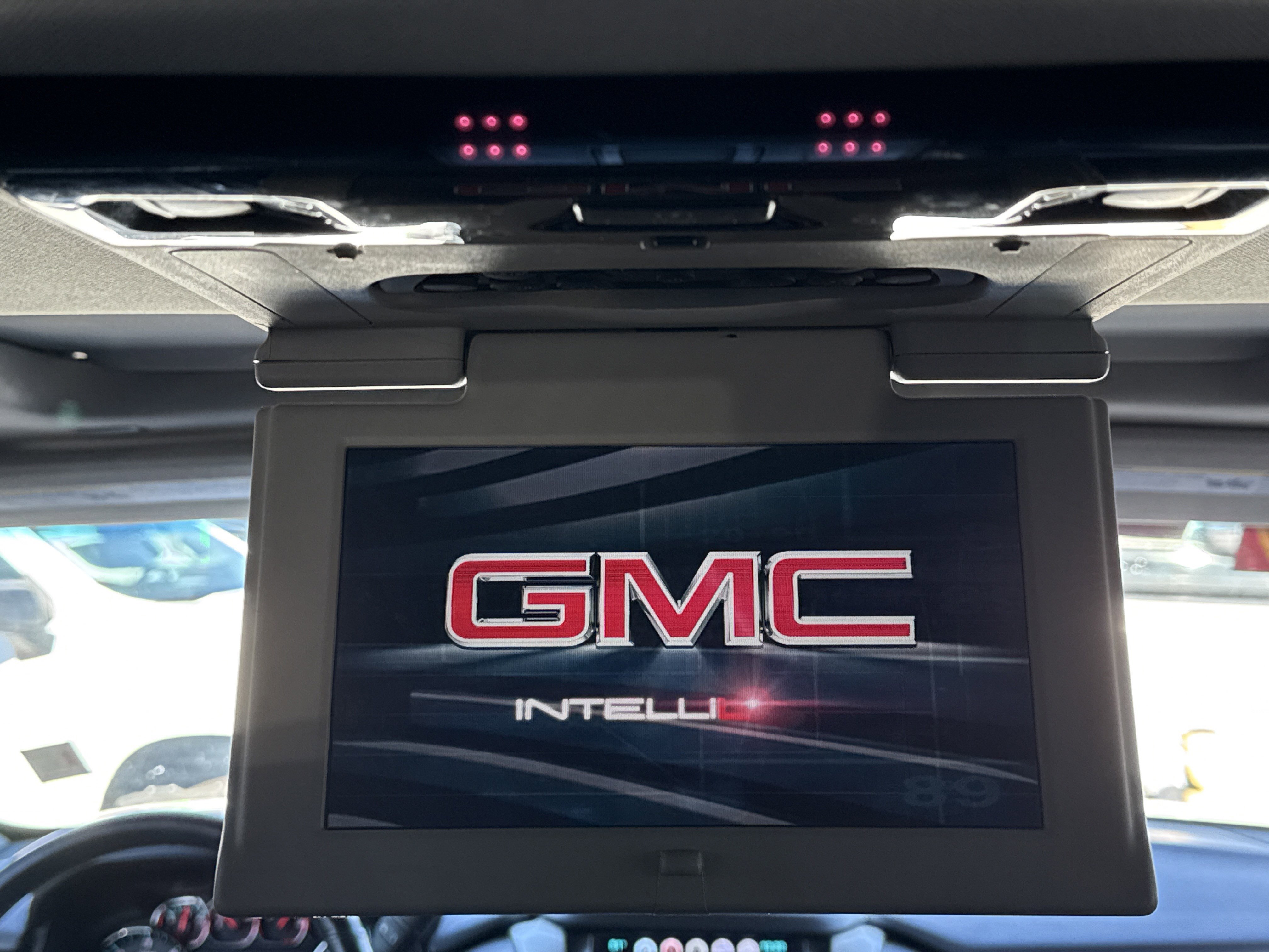 Used 2019 GMC Yukon SLT w/ Premium Edition image 29