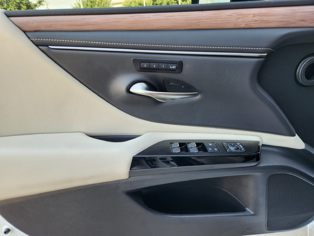 Certified 2025 Lexus ES 350 w/ Premium Package FWD image 22