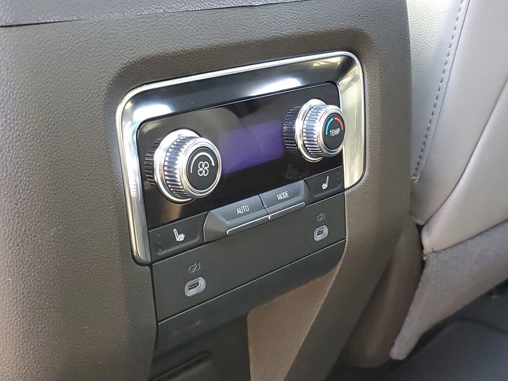 Certified 2024 GMC Yukon SLT w/ SLT Luxury Package image 32