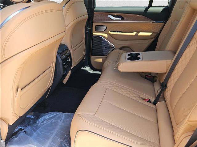 New 2025 Jeep Grand Cherokee Summit image 16