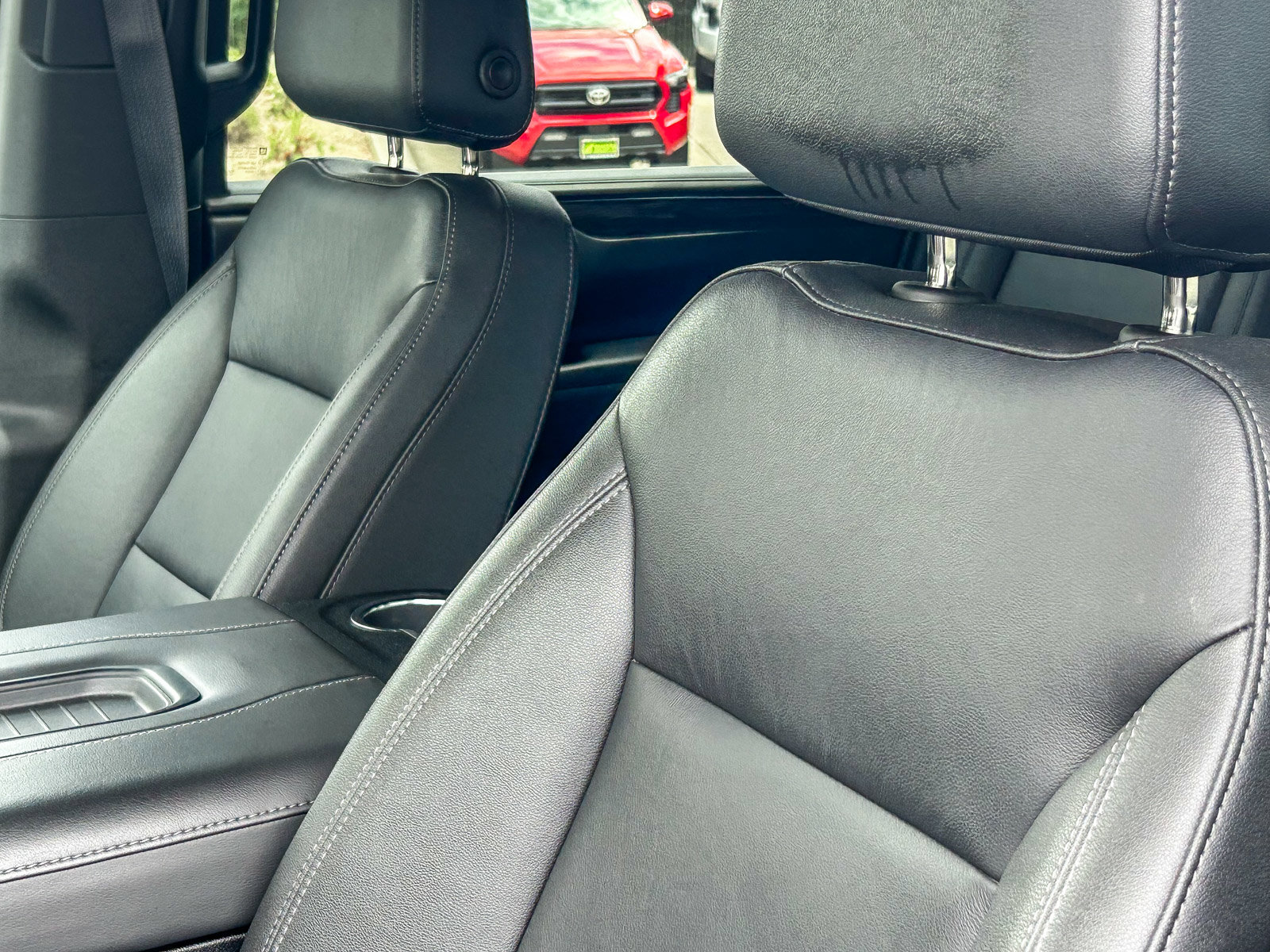 Used 2024 Chevrolet Suburban LT w/ Luxury Package image 23