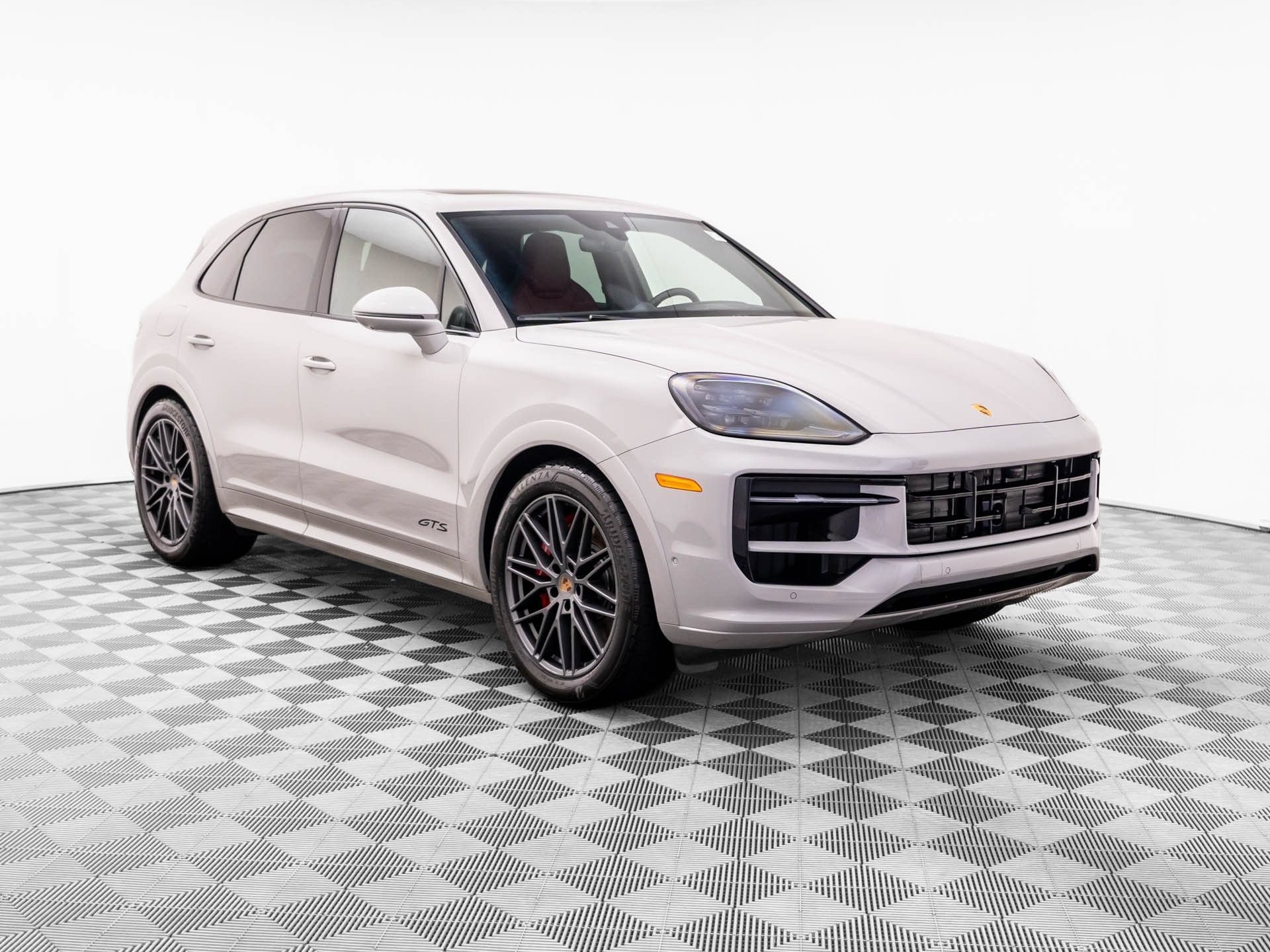 Used 2026 Porsche Cayenne GTS AWD/4WD image 8