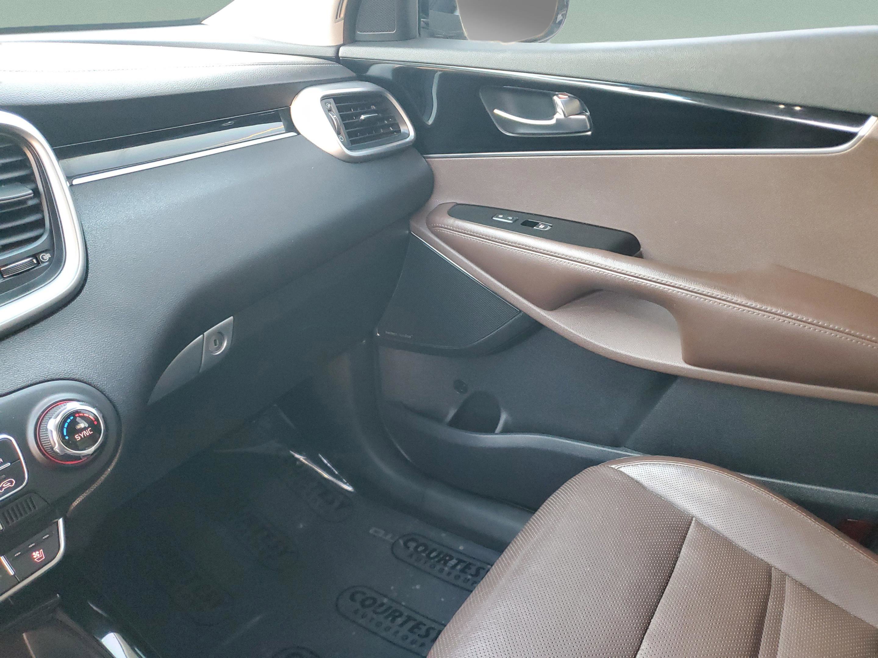 Certified 2019 Kia Sorento SX w/ SX Touring Package FWD image 24