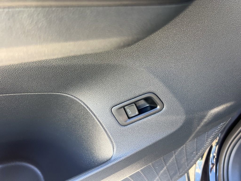 Used 2025 Volkswagen Atlas Cross Sport SE image 21