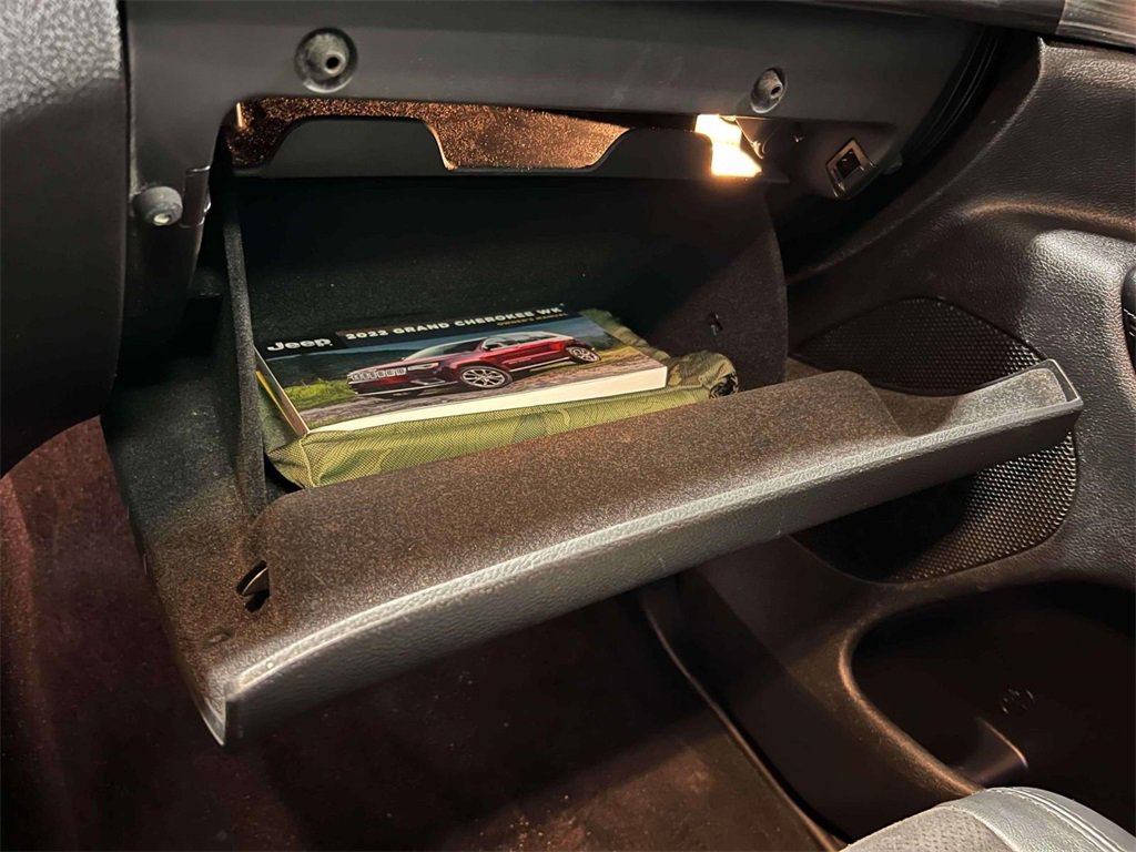 Used 2022 Jeep Grand Cherokee Laredo X image 28