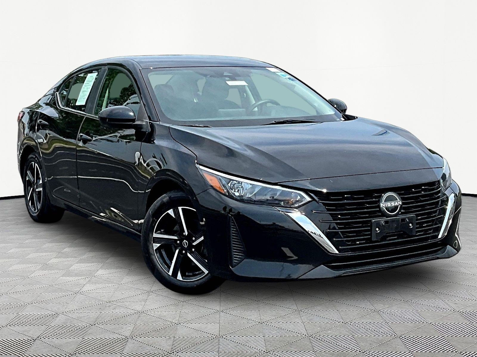 Used 2024 Nissan Sentra SV FWD image 2