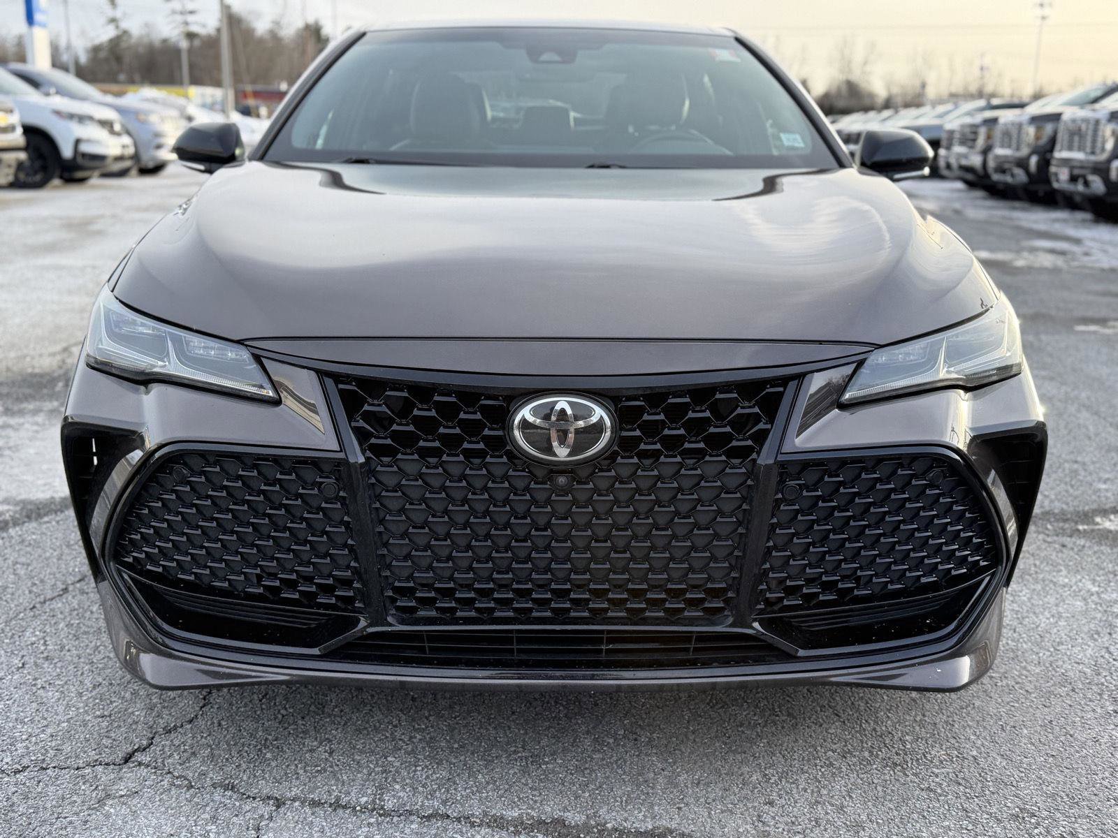 Used 2019 Toyota Avalon Touring image 2