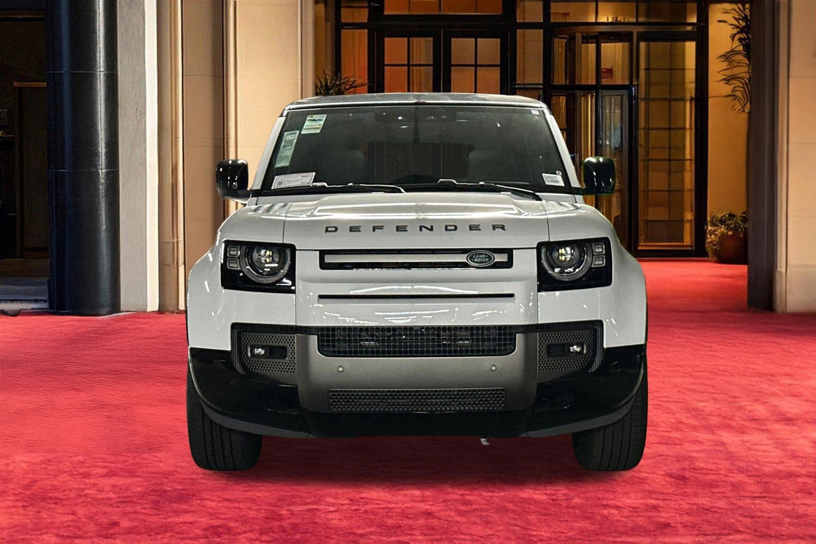 New 2025 Land Rover Defender 130 X-Dynamic SE AWD/4WD image 17