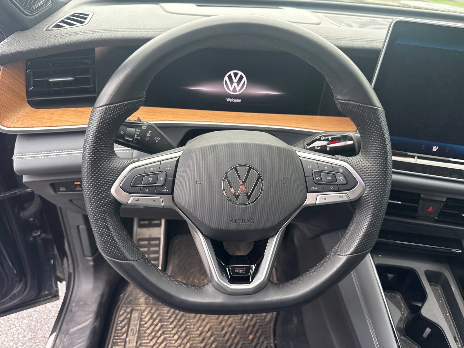 Used 2025 Volkswagen Tiguan SEL R-Line AWD/4WD image 15
