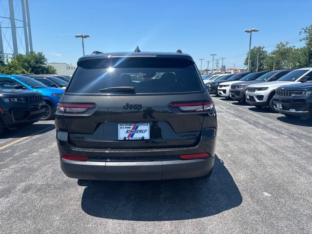 Used 2024 Jeep Grand Cherokee L Limited w/ Black Appearance Package AWD/4WD image 11