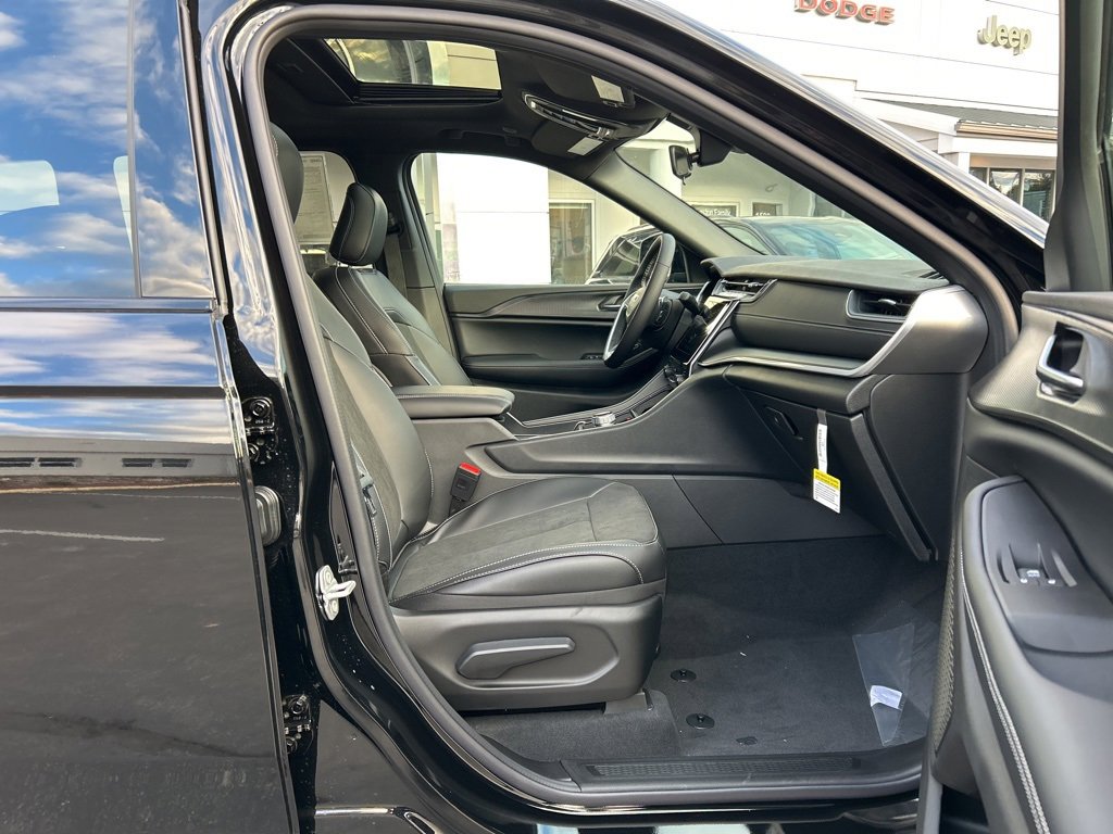 New 2025 Jeep Grand Cherokee image 8
