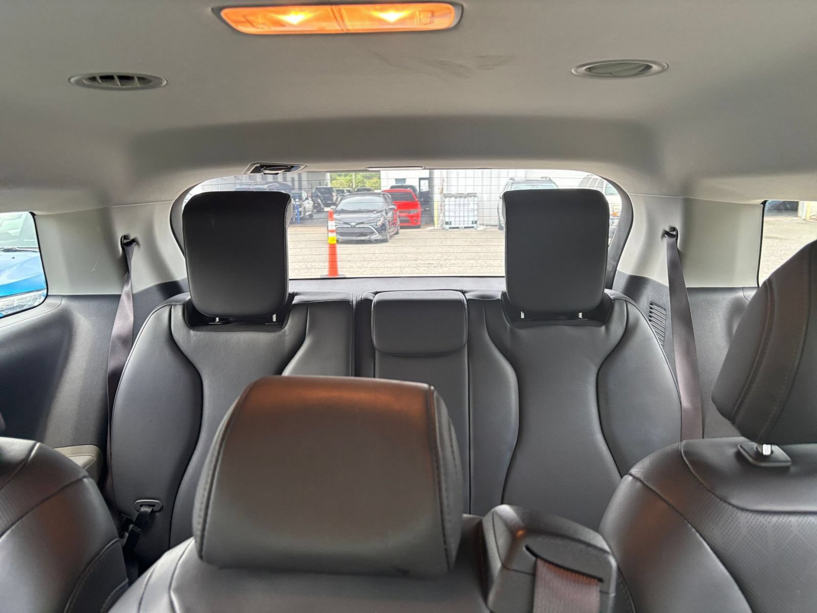 Used 2026 Kia Carnival FWD image 31