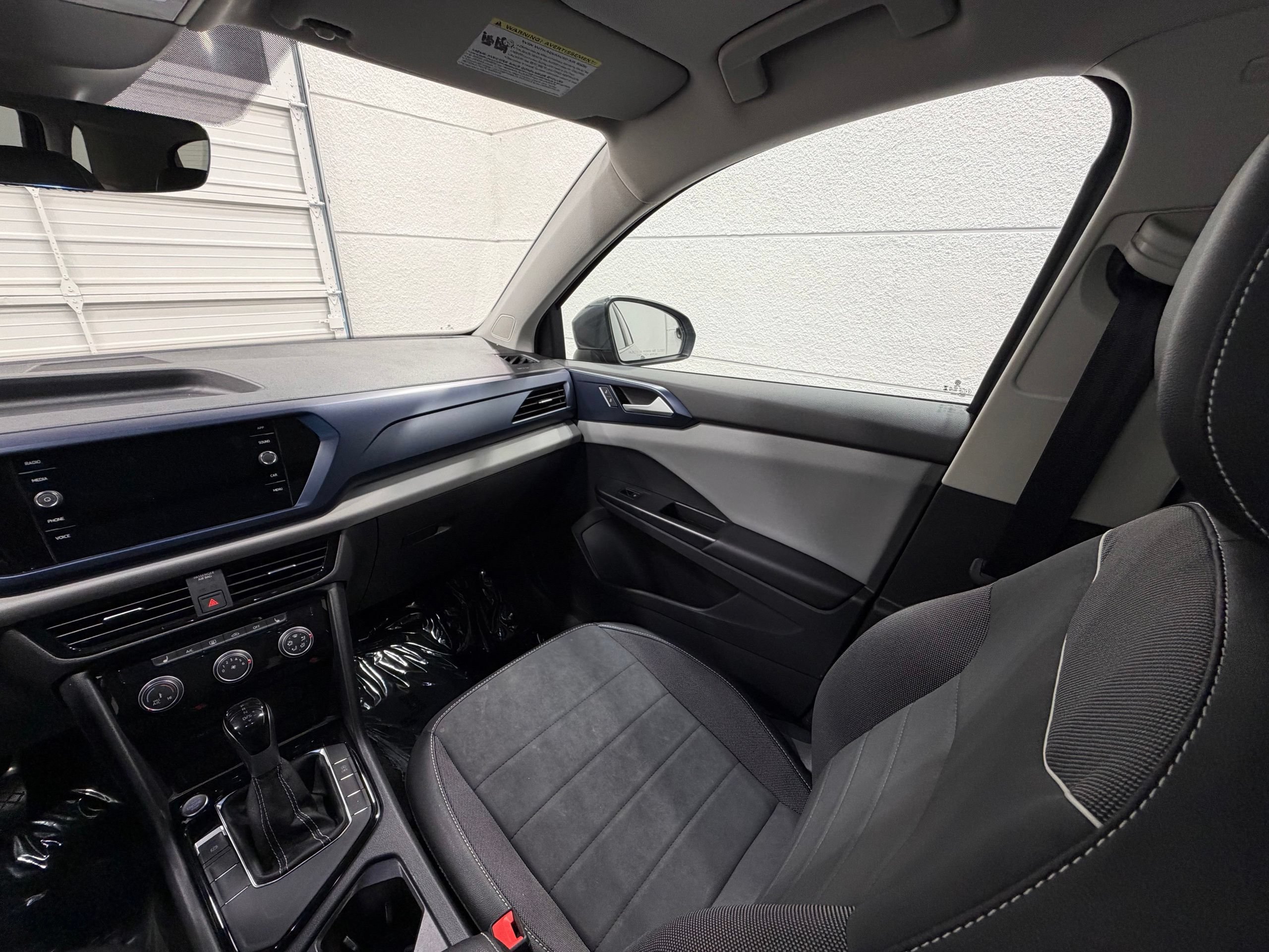 Used 2023 Volkswagen Taos SE w/ Panoramic Sunroof Package FWD image 31
