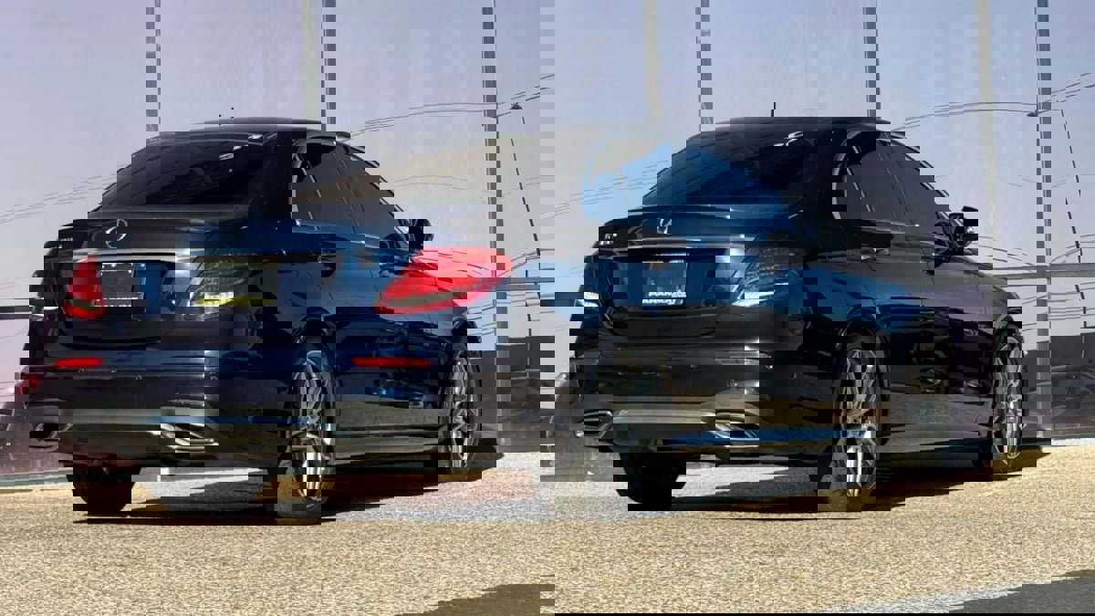 Used 2018 Mercedes-Benz E 300 image 12