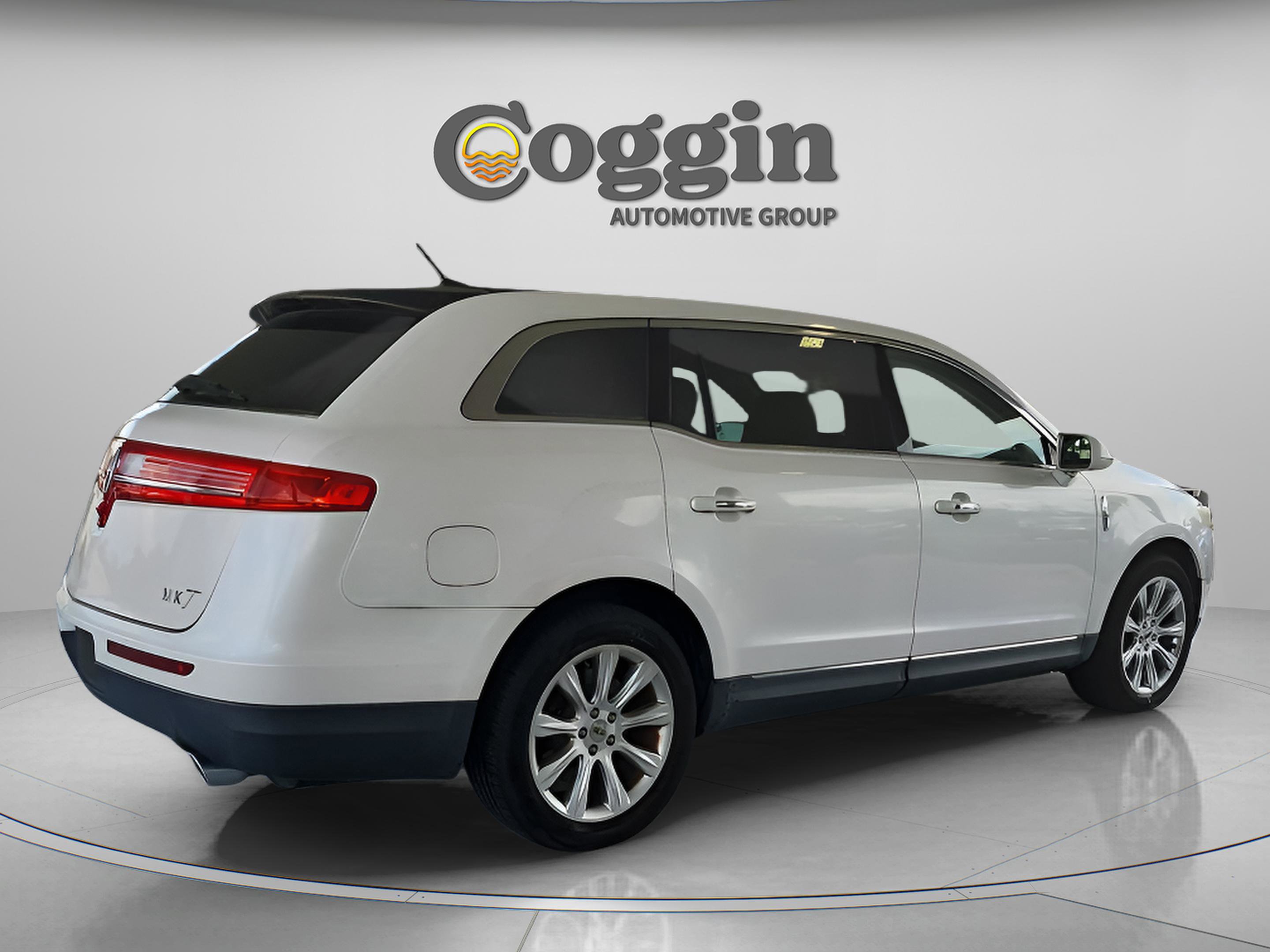 Used 2014 Lincoln MKT FWD image 5