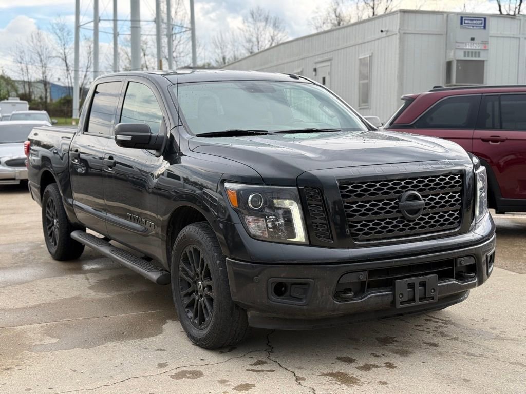 Used 2018 Nissan Titan SV w/ SV Convenience Package image 4