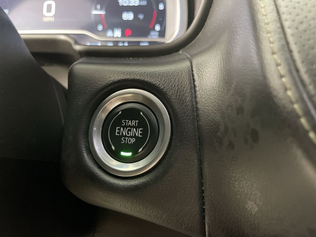 Used 2022 GMC Yukon XL SLT w/ SLT Premium Package image 16