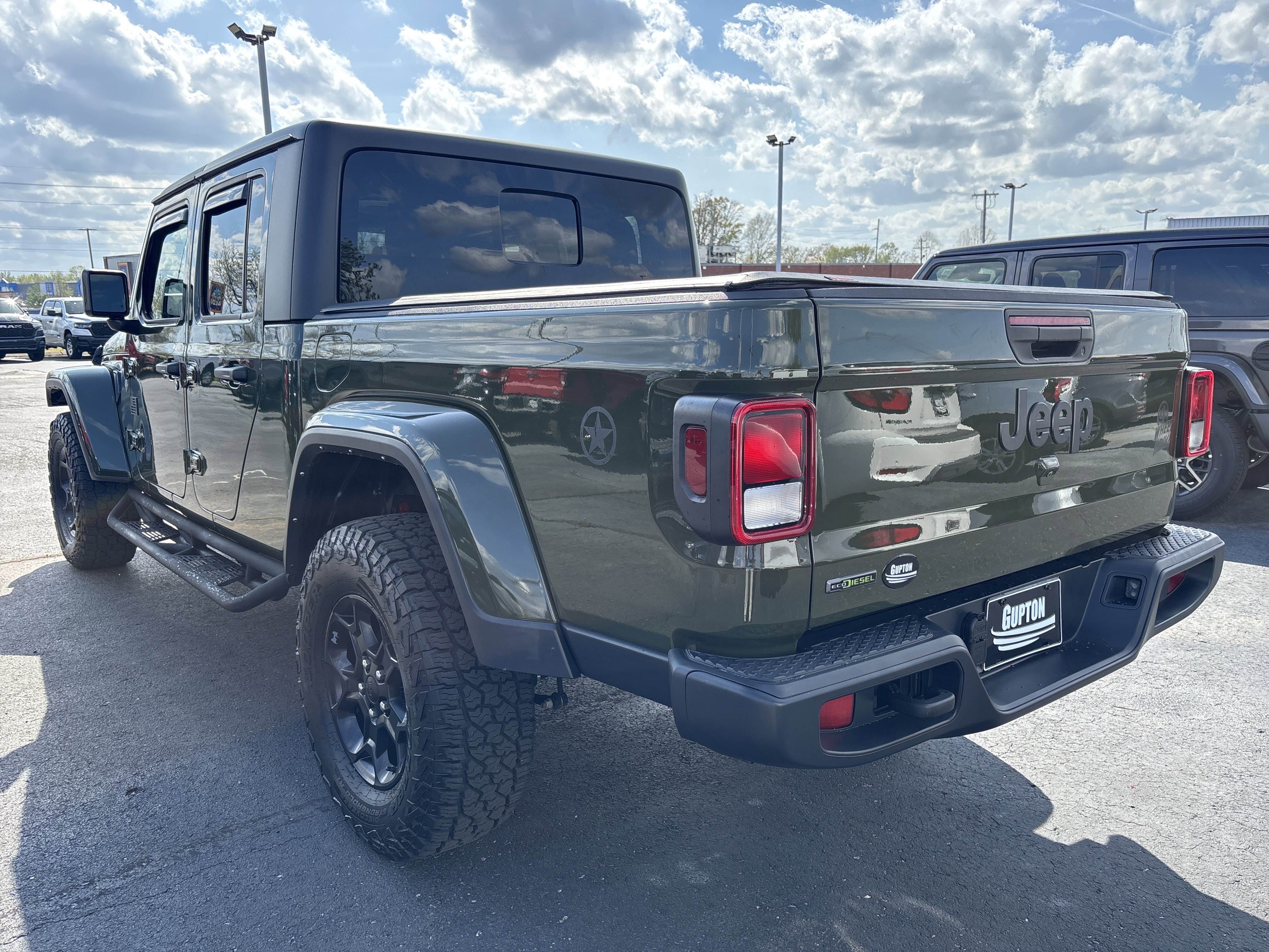 Used 2023 Jeep Gladiator Willys image 10