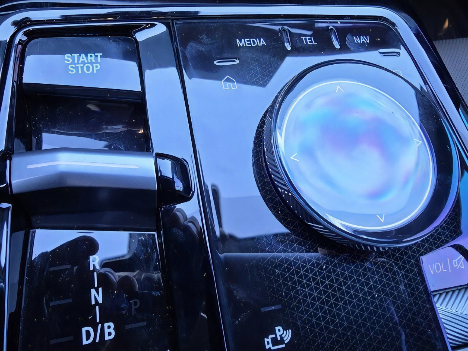 Used 2025 BMW i5 eDrive40i w/ M Sport Package image 31